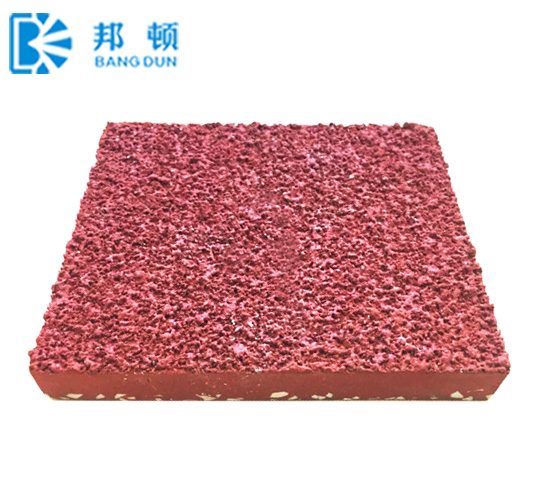 自結(jié)紋型塑膠跑道